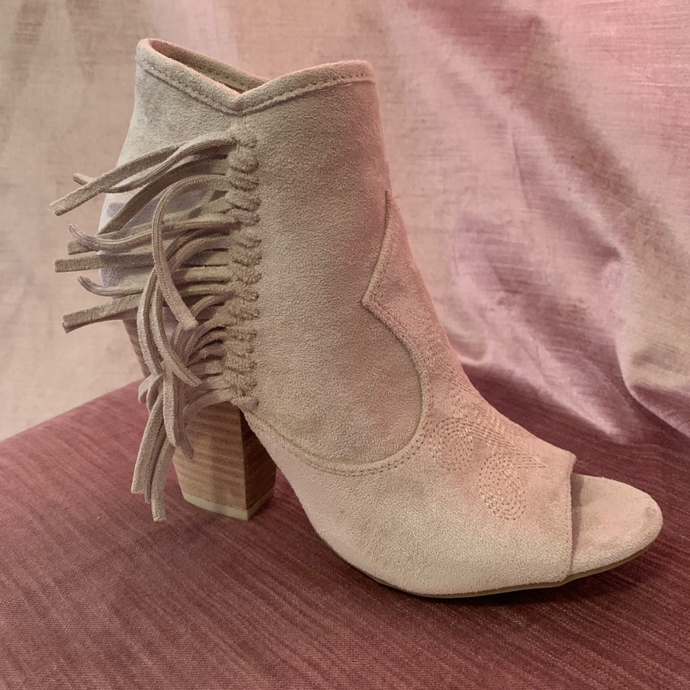 NWT Coconuts by Matisse Suede Fringe Ankle Bootie